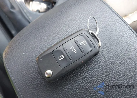 2016 Volkswagen Jetta 1.8T Sel z USA, uszkodzony, nr VIN 3VWL17AJ6GM228440